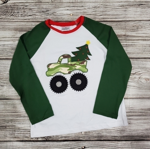 Boutique Other - Christmas Holiday Long Sleeve Raglan NWT
